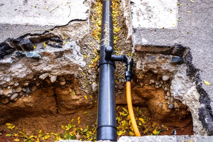Canalisation PVC enterrée sous jardin à Bordeaux, contexte d'intervention diagnostic fuite par gaz traceur